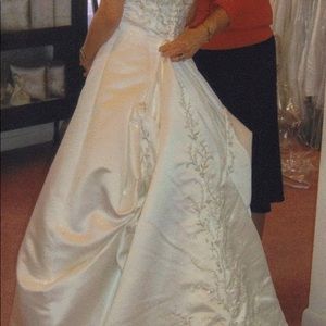 NEW Alfred Angelo Wedding Dress